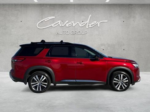 Used 2024 Nissan Pathfinder Platinum image 17