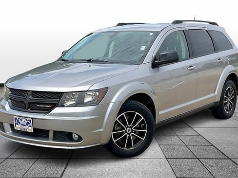 Used 2018 Dodge Journey SXT w/ Connectivity Group image 2