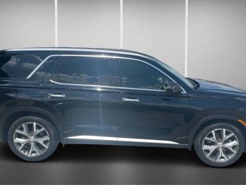 Used 2020 Hyundai Palisade SEL w/ Premium Package FWD image 3