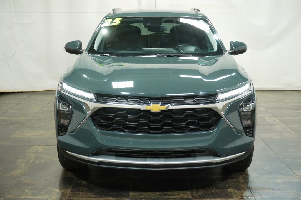 Used 2025 Chevrolet Trax LT w/ Driver Confidence Package FWD image 8