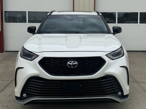 Used 2021 Toyota Highlander XSE image 2