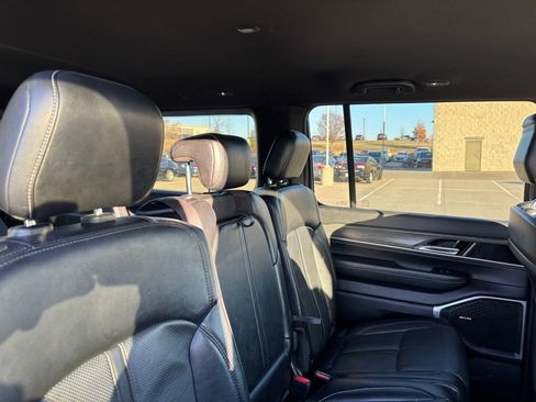 Used 2023 Jeep Wagoneer L Series II image 12