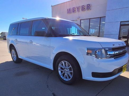 Used 2018 Ford Flex SE image 2