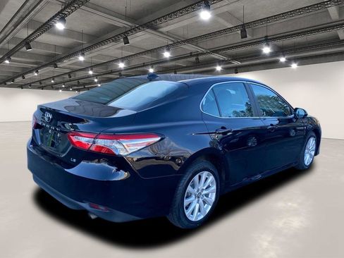 Used 2019 Toyota Camry LE image 7