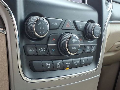 Used 2018 Jeep Grand Cherokee Limited image 13