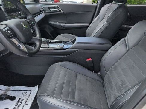 Used 2025 Mitsubishi Outlander SE FWD image 25