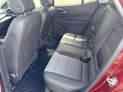 Used 2024 Chevrolet Trax LT w/ Driver Confidence Package FWD image 23