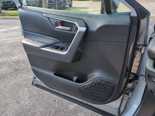 Used 2019 Toyota RAV4 XLE w/ Convenience Package FWD image 21