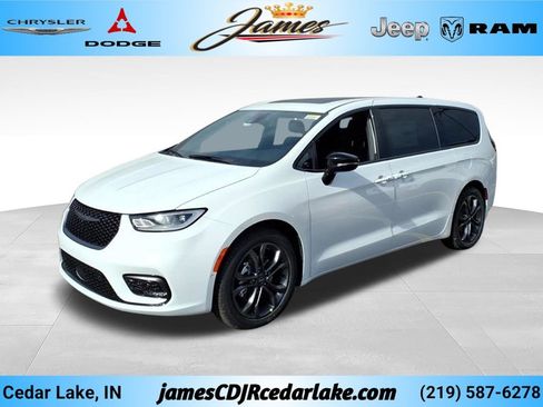 New 2026 Chrysler Pacifica Select FWD image 1