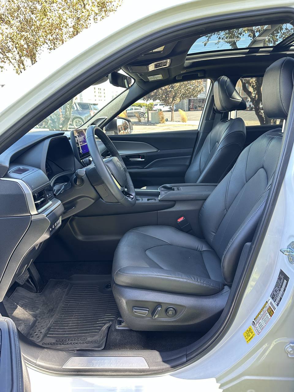 Used 2025 Toyota Grand Highlander AWD Hybrid image 16