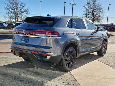 Certified 2024 Volkswagen Atlas Cross Sport SE image 3
