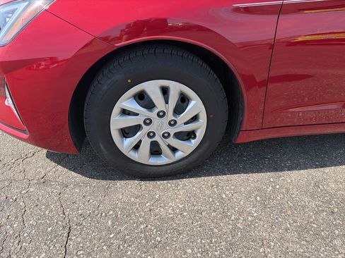 Used 2019 Hyundai Elantra SE image 4