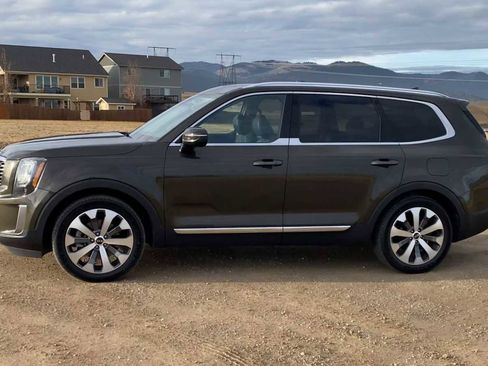Used 2021 Kia Telluride EX w/ EX Premium Package image 5