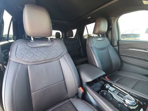 Used 2025 Ford Explorer Platinum w/ Ultimate Package image 23