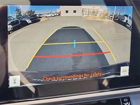 Used 2025 Toyota Camry SE image 18