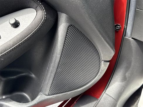 Used 2014 Nissan 370Z Coupe image 25