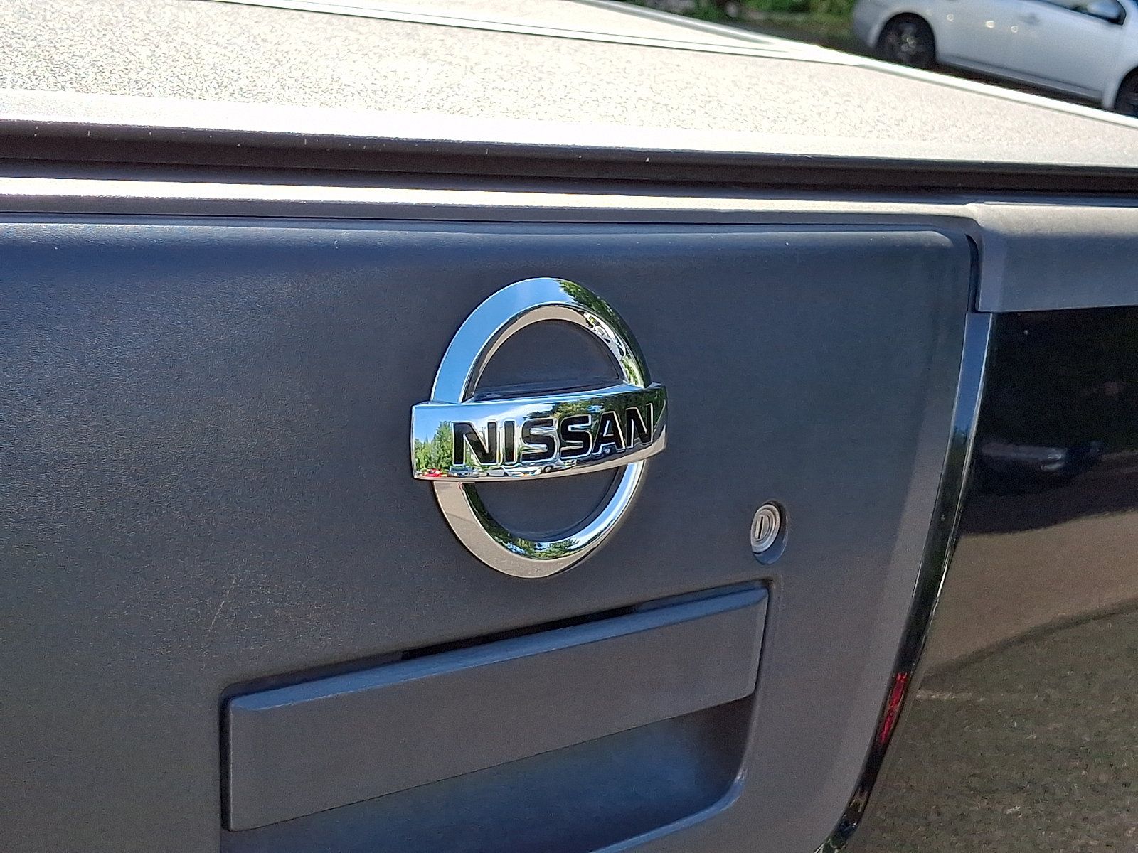 Used 2011 Nissan Frontier SL w/ Moonroof Pkg AWD/4WD image 28