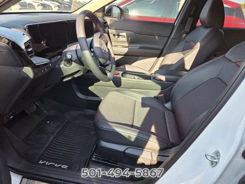 Certified 2026 Nissan Kicks SR FWD image 6