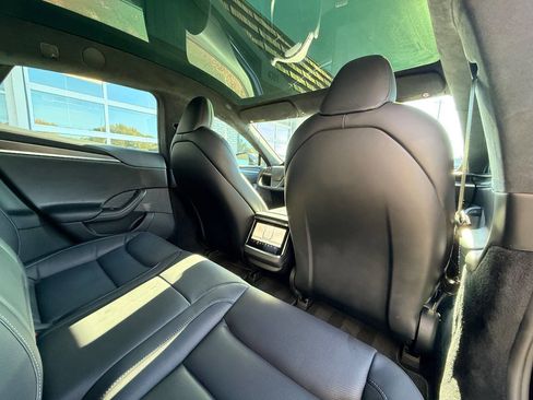 Used 2021 Tesla Model S Plaid image 33