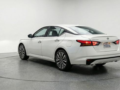 Used 2025 Nissan Altima 2.5 SV FWD image 6
