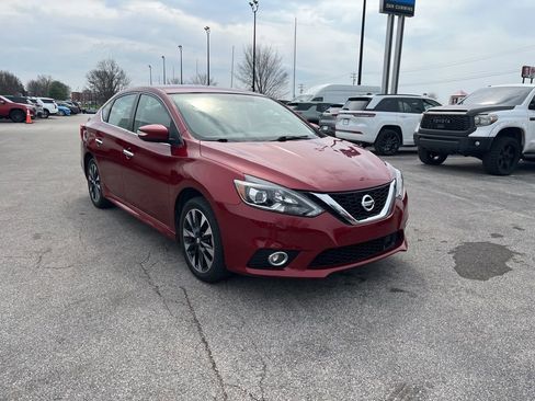 Used 2019 Nissan Sentra SR image 2
