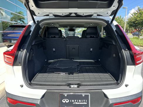 Used 2023 Volvo XC40 B4 Plus w/ Protection Package Premier FWD image 8