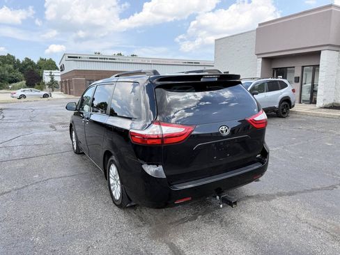 Used 2016 Toyota Sienna XLE FWD image 8