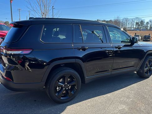 Used 2025 Jeep Grand Cherokee L Altitude image 8