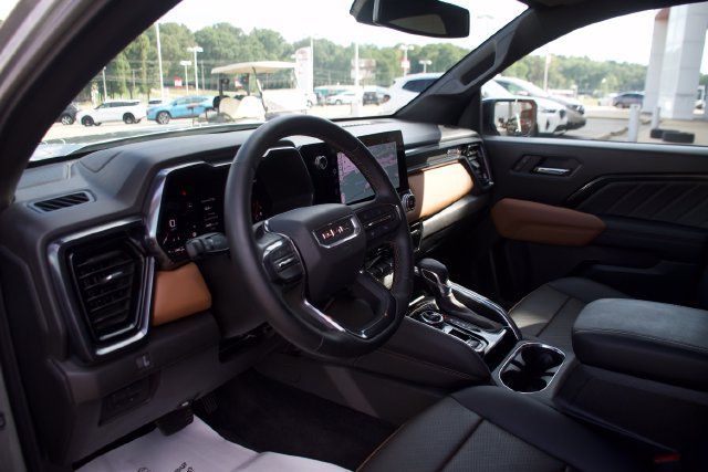 Used 2025 GMC Canyon AT4 w/ AT4 Premium Package AWD/4WD image 11