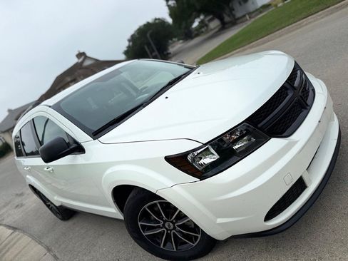 Used 2018 Dodge Journey SE w/ Popular Equipment Group FWD image 4
