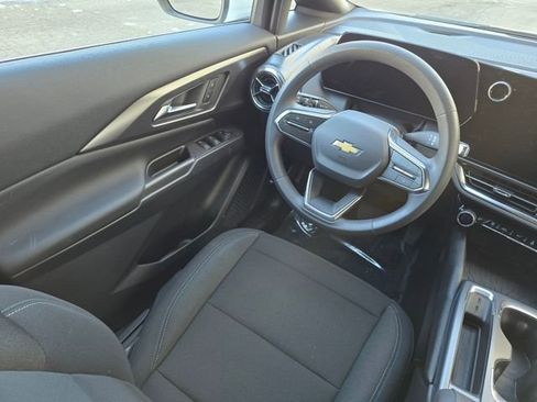 Used 2026 Chevrolet Equinox EV LT FWD image 33