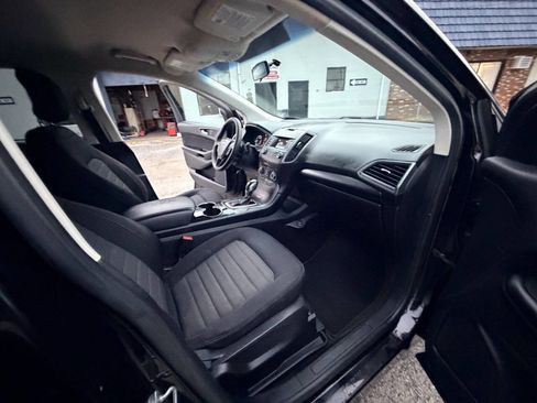 Used 2018 Ford Edge SE image 18