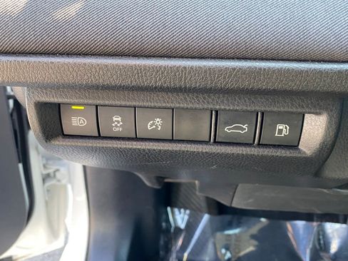 Used 2025 Toyota Camry LE image 10