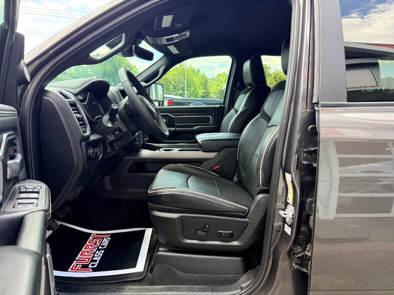 Used 2025 RAM 2500 Laramie AWD/4WD image 23