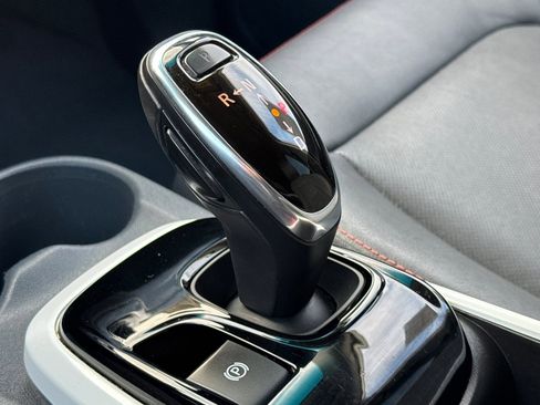 Used 2017 Chevrolet Bolt Premier image 20