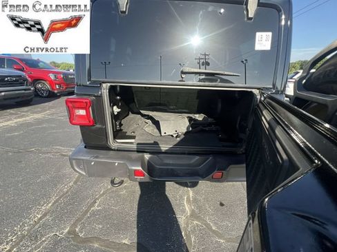 Used 2024 Jeep Wrangler Unlimited Sahara w/ Technology Group AWD/4WD image 31