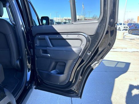 Used 2025 Land Rover Defender 110 S image 17