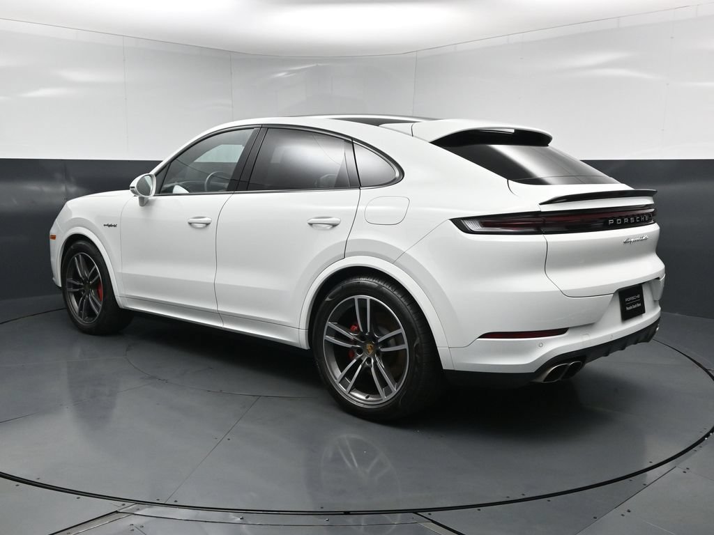 Used 2024 Porsche Cayenne Turbo AWD/4WD image 3