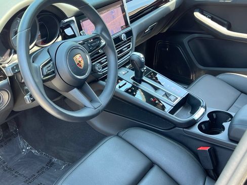 Certified 2025 Porsche Macan S AWD/4WD image 4