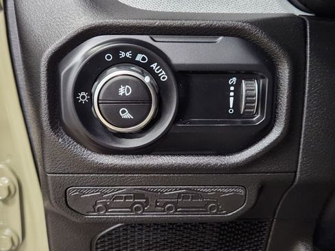 Used 2025 Jeep Gladiator Sport image 42