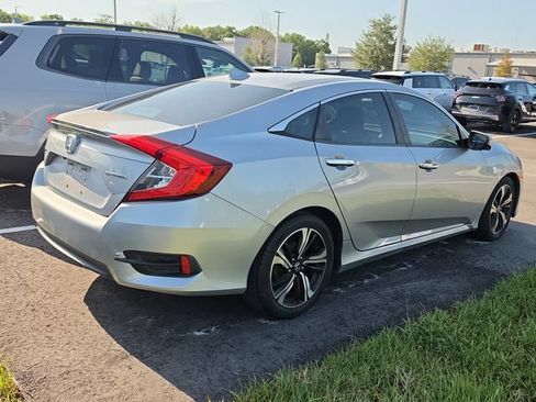 Used 2016 Honda Civic Touring image 4