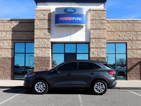 Used 2020 Ford Escape SE image 9