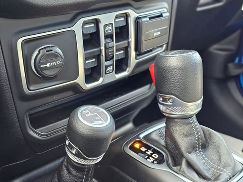 New 2026 Jeep Gladiator Sport AWD/4WD image 15