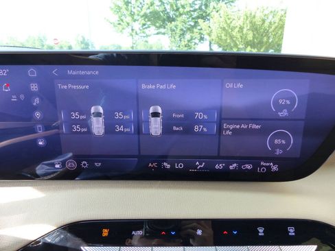 Used 2025 Buick Enclave Preferred FWD image 31