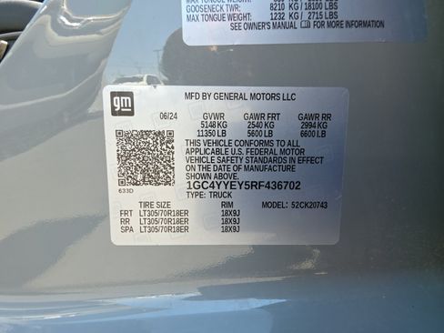 Used 2024 Chevrolet Silverado 2500 ZR2 w/ Technology Package AWD/4WD image 34
