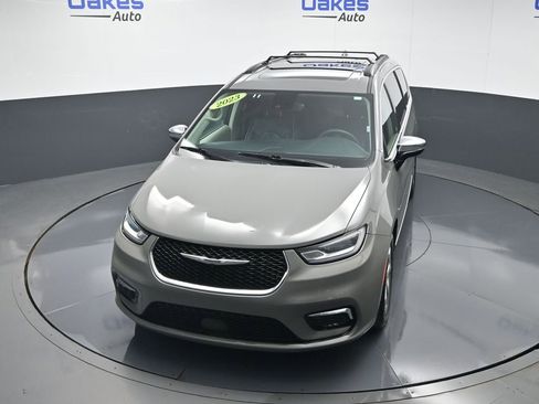 Used 2023 Chrysler Pacifica Limited image 48