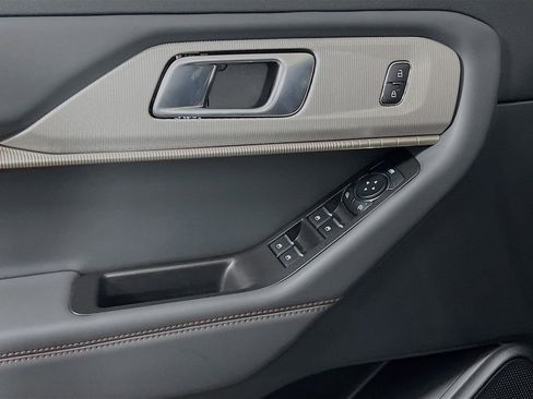 Used 2026 Ford Explorer Active AWD/4WD image 23