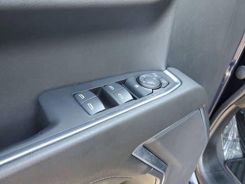 Used 2022 Chevrolet Silverado 1500 LT image 12