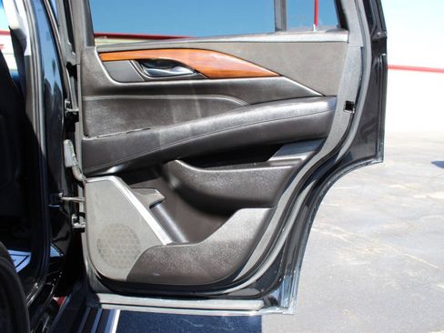 Used 2017 Cadillac Escalade Premium Luxury RWD image 12