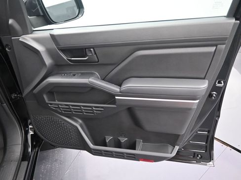 Used 2025 Toyota Tacoma SR5 AWD/4WD image 27